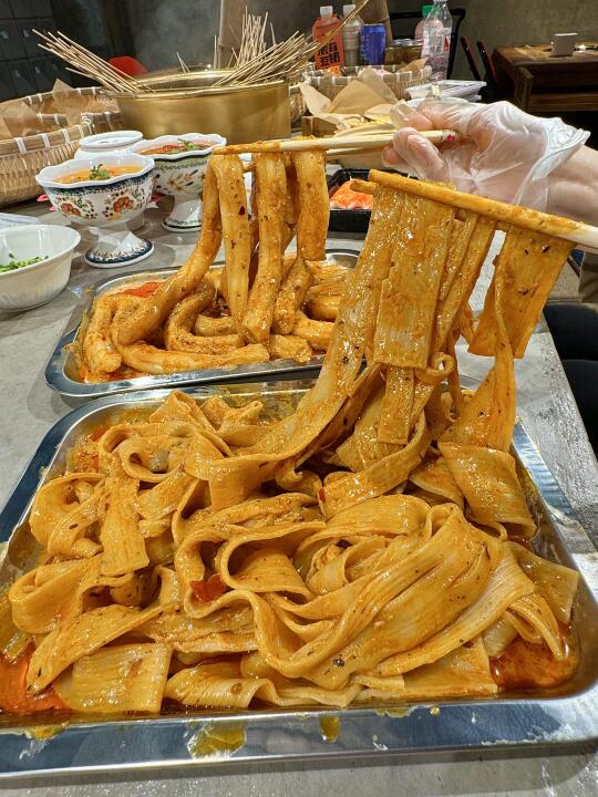 路过新业广场后面发现的！！青岛掌管涮串的神