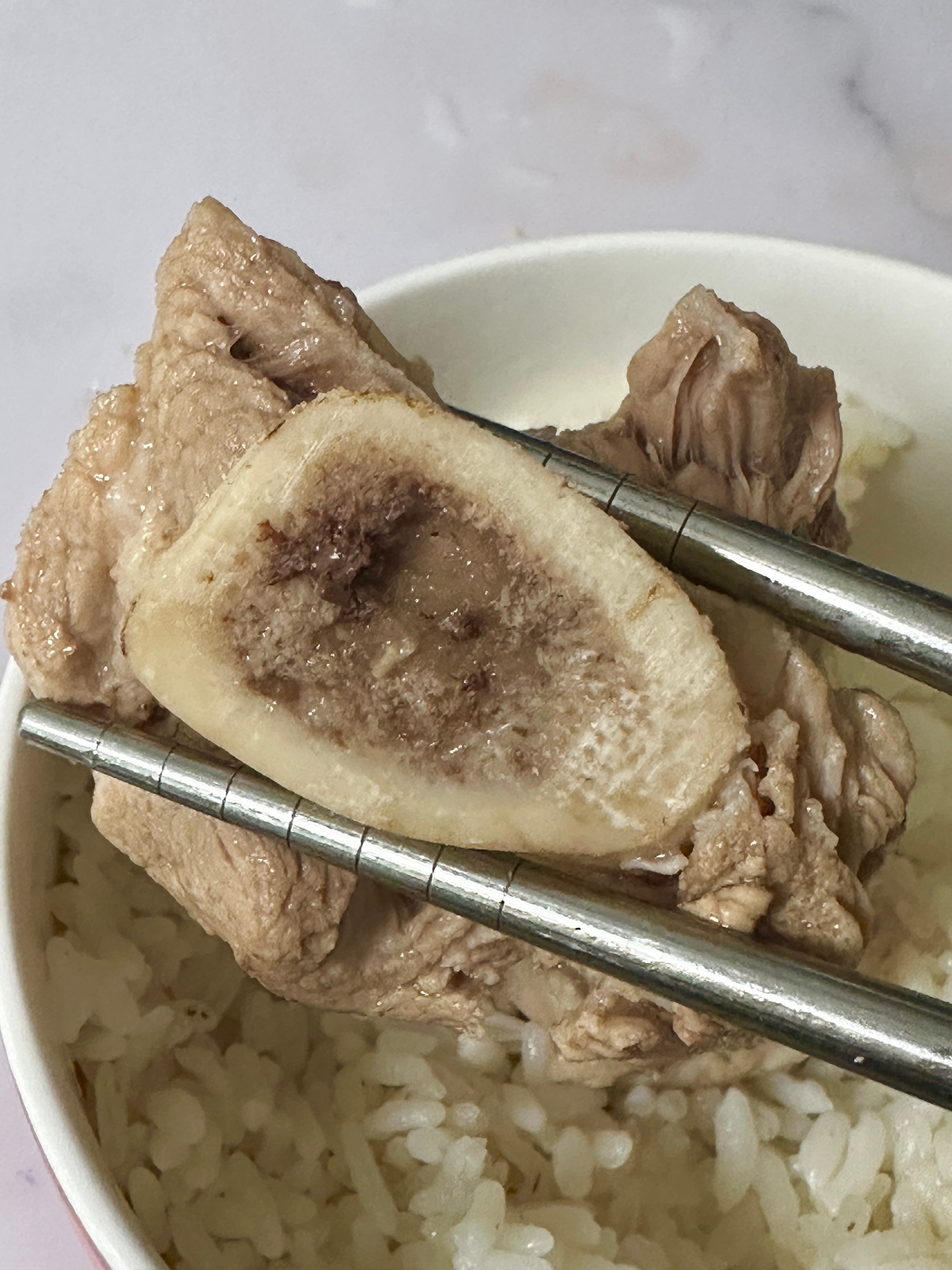 🍀把时间和精力，留给懂你的人和热爱的事。与其在无效的社交里消耗自己，不如在独处