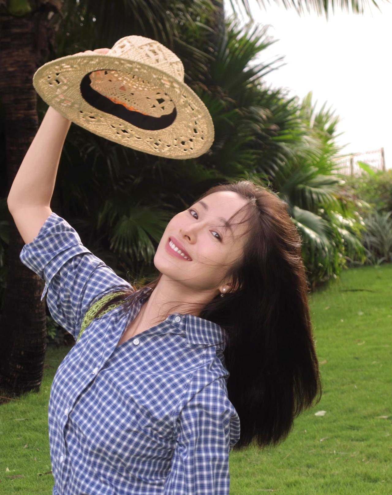 江一燕离婚，
给所有女孩子都上了一课，
无论你多么喜欢一个男人，你可以不在乎他的