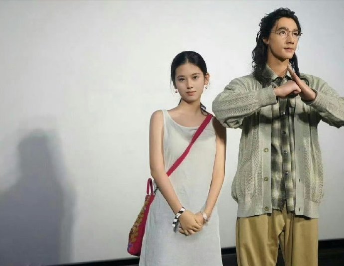 这个女生是谁啊好漂亮，尤其是这双眼睛好像会说话的样子，很吸引人