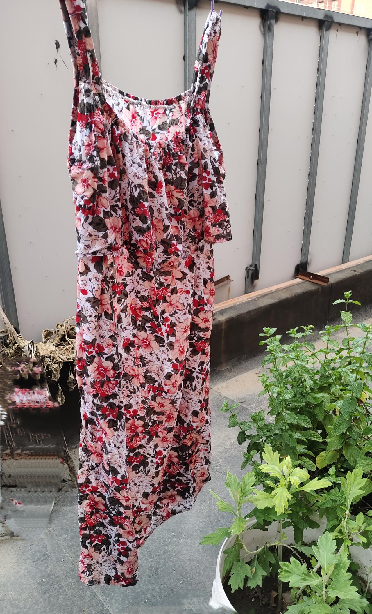夏天最舒服的衣服就是棉绸，软软糯糯不粘身。
棉绸的缺点是爱起皱，不耐穿。不过做为