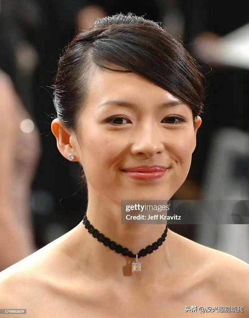 这是真怼脸直拍，360度无死角皮肉紧贴骨的精致巴掌脸