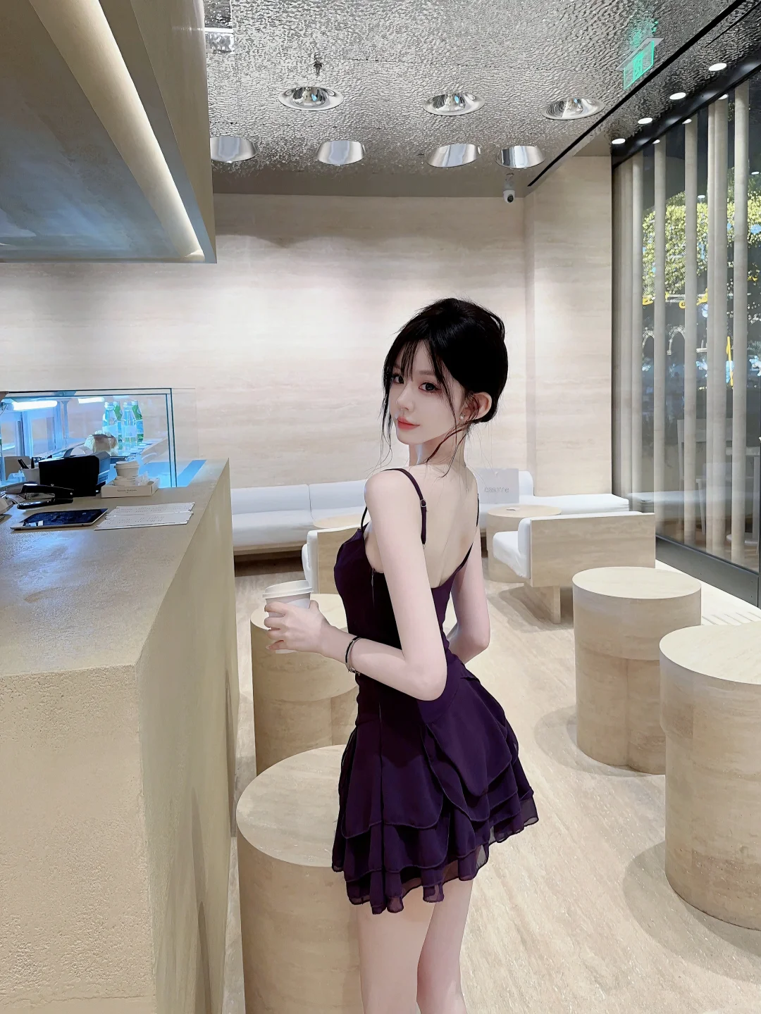 回头看还是裙子最迷人