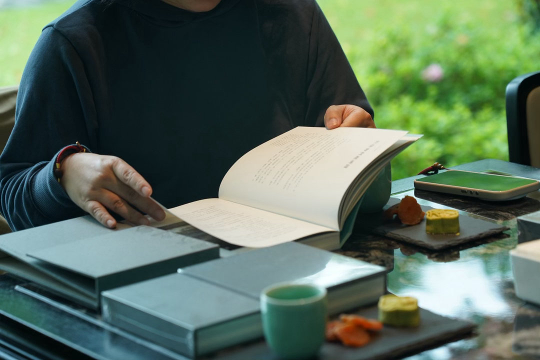 要说到杭州那条路最美那非西湖边南山路莫属就在这条最美的山路上雷峰塔脚下的汪庄太多