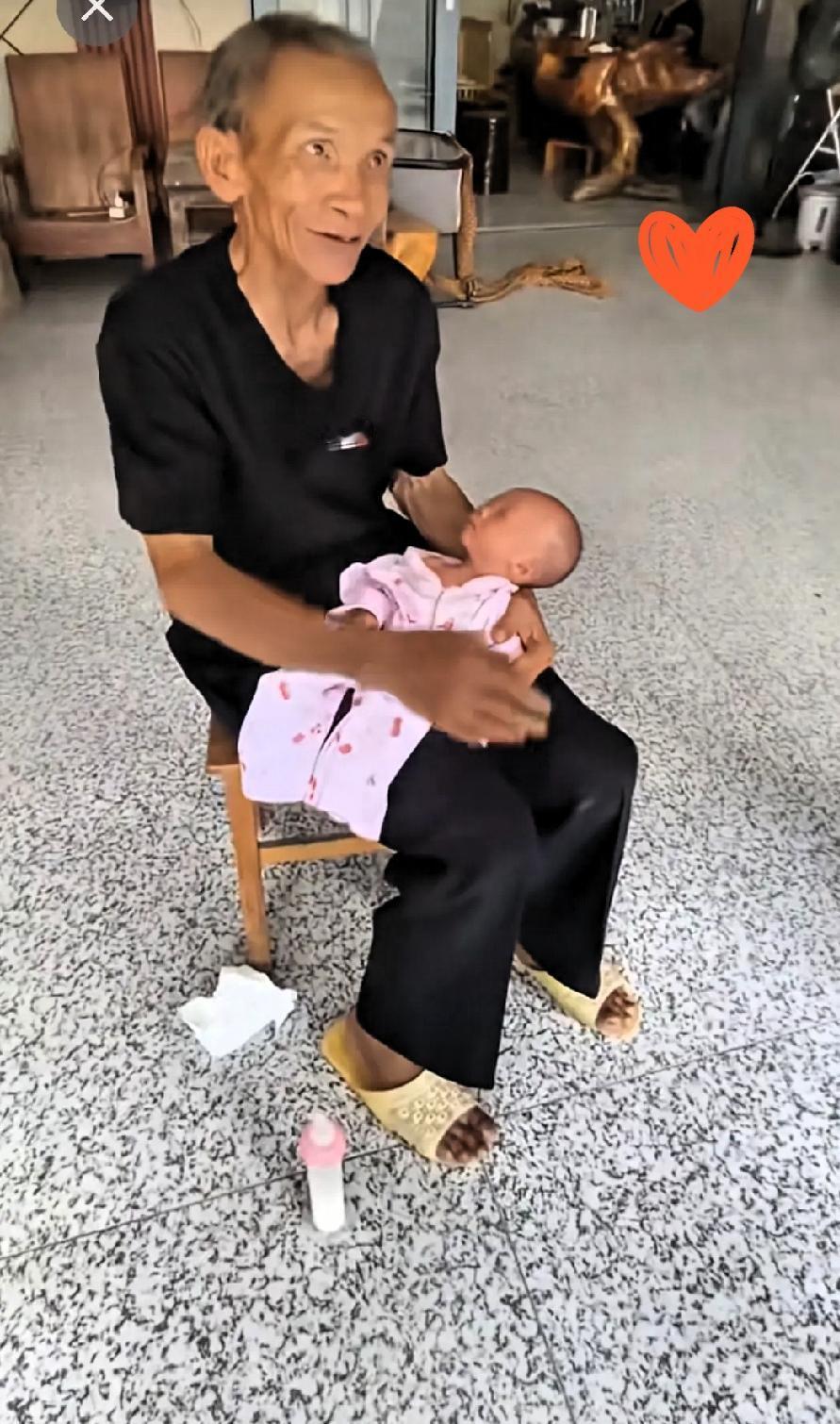 很多人拿广西68岁老年得子这件事来规劝年轻人放宽顾虑结婚生子，其实这种对比本身就