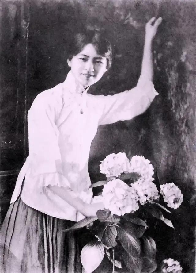 1953年，“民国第一才女”林徽因在某次会议中指着北京的一个市长大骂：“我林家满