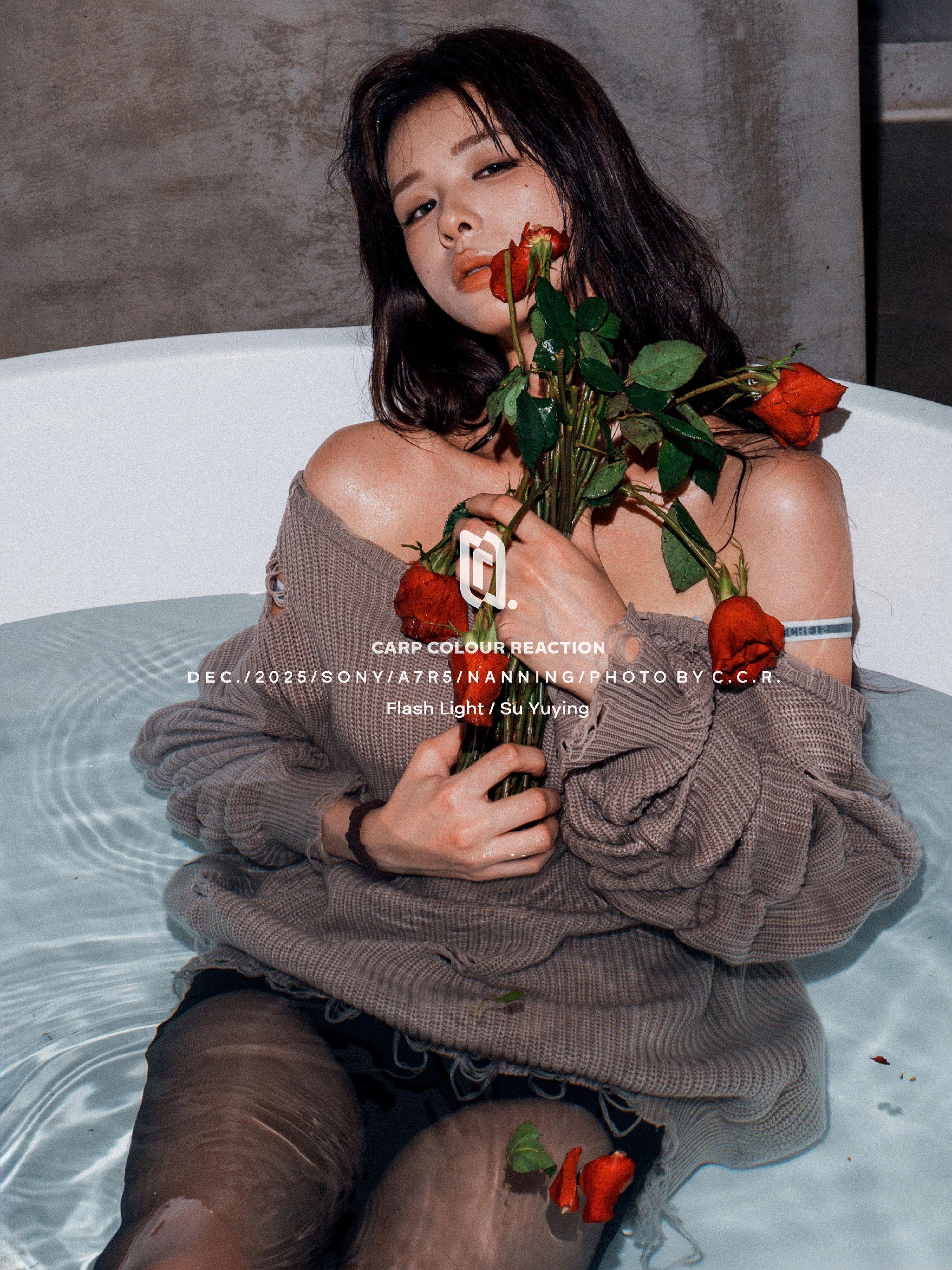 把性感的照片拍出电影感！电影感构图与取景 (讲述故事) 1、环境融合...