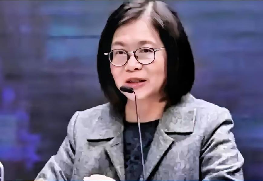 这下好了，
台独分子彻底呆住了，
陆委会：“太平岛为中华民国的固有领土。”
 