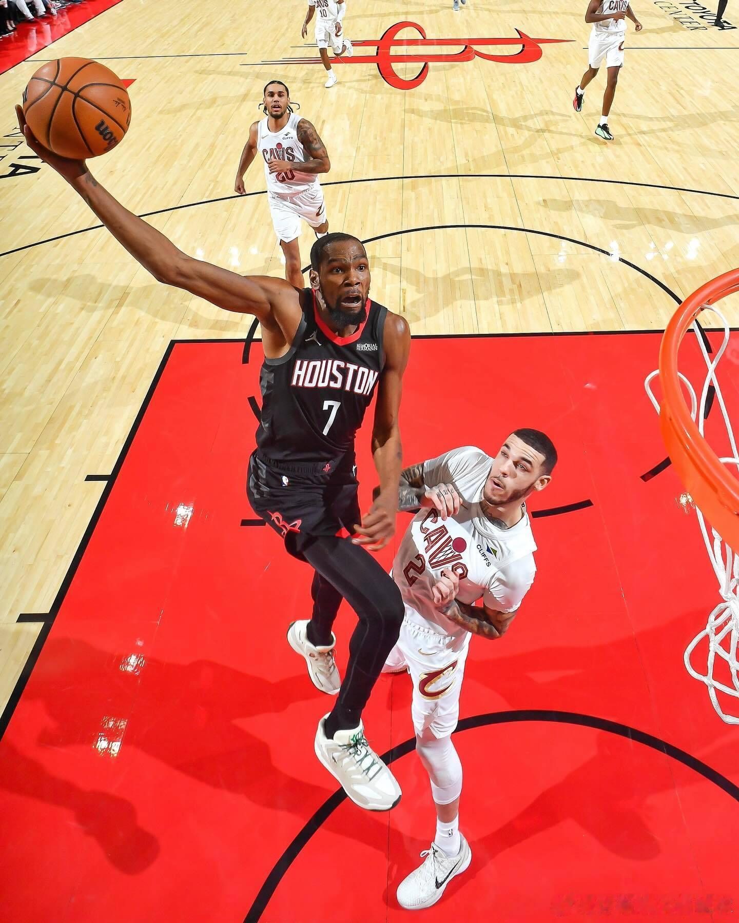 昨日火箭对阵骑士赛场精彩图集📸（需原图可私或评论区留言）休斯顿火箭nba常规赛