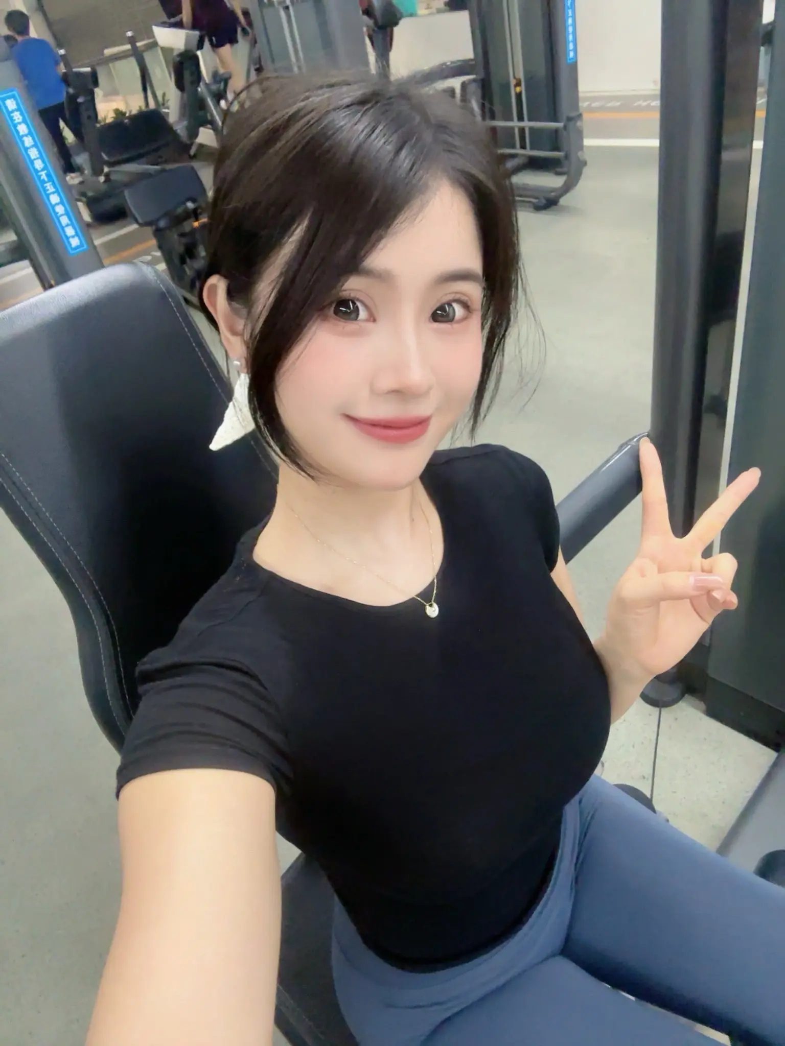 运动女孩 健身打卡