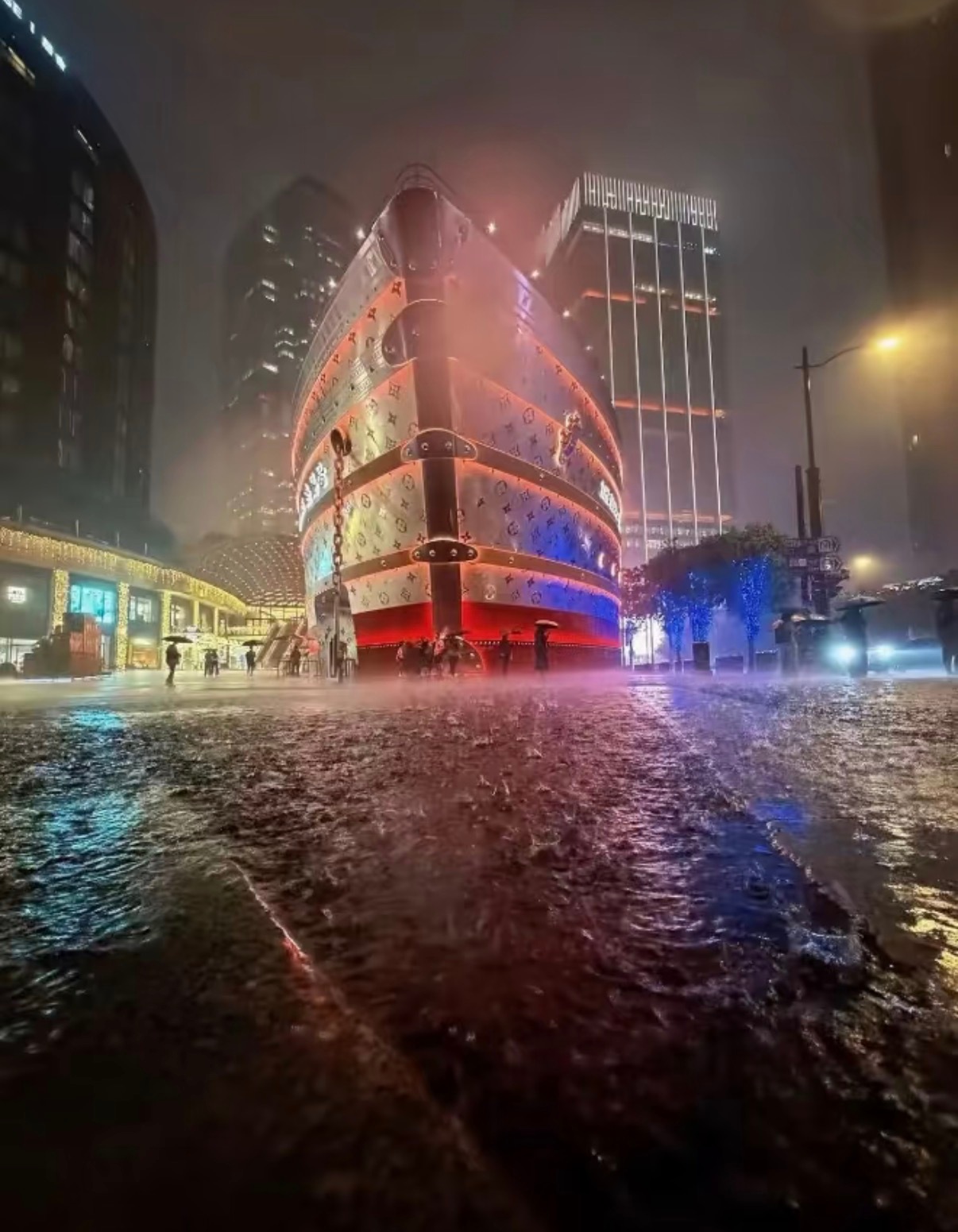 上海台风 天的大船之歌 白海豚 上班