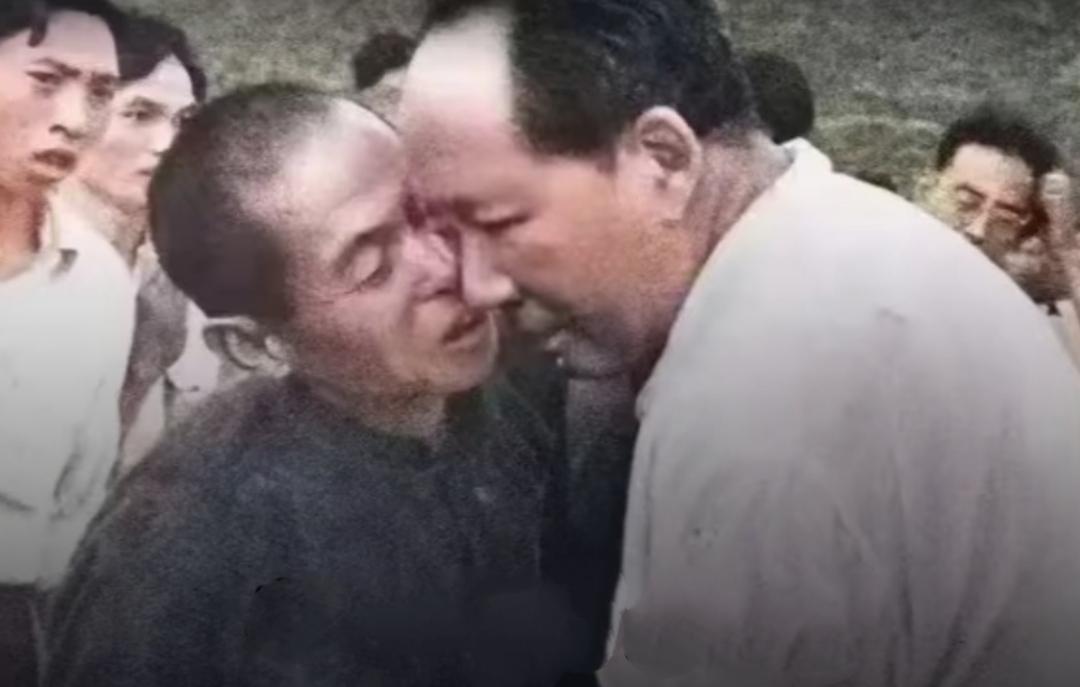 伟人毛主席的这张照片，感动了多少中国人！