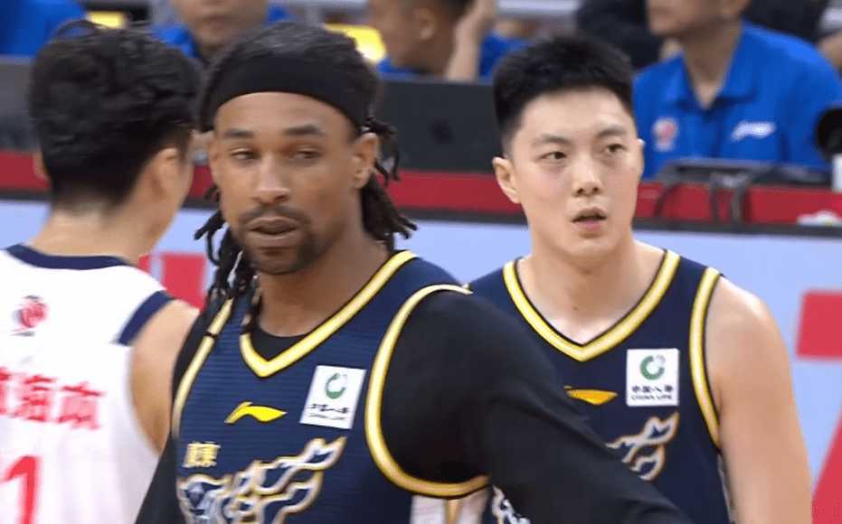 广州17分大胜1-0广东 徐昕13+11弑旧主 胡明轩0分4月28日报道：4月2