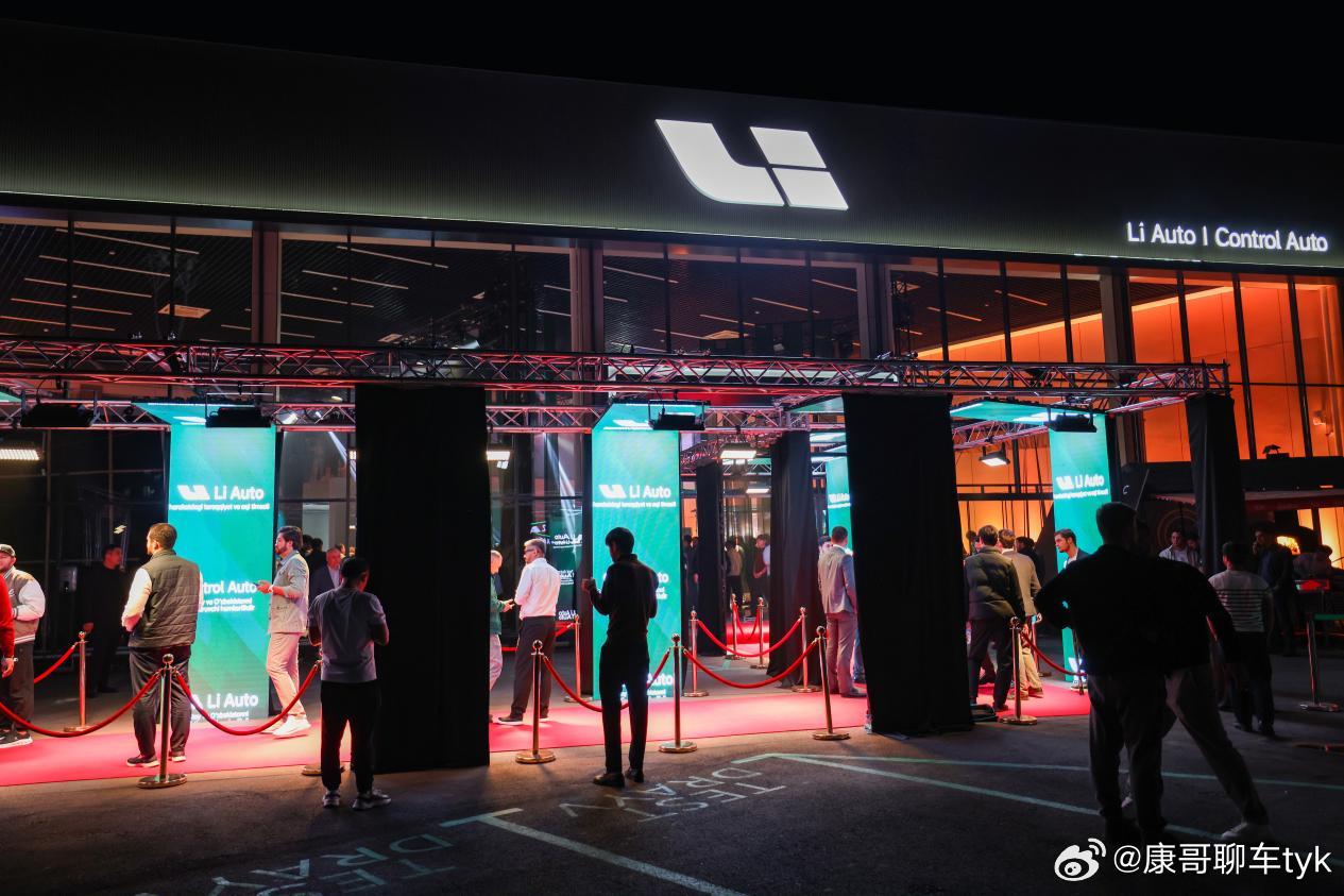 理想汽车 理想汽车在乌兹别克斯坦开设首个海外零售中心，正式进军中亚市场，主要销售
