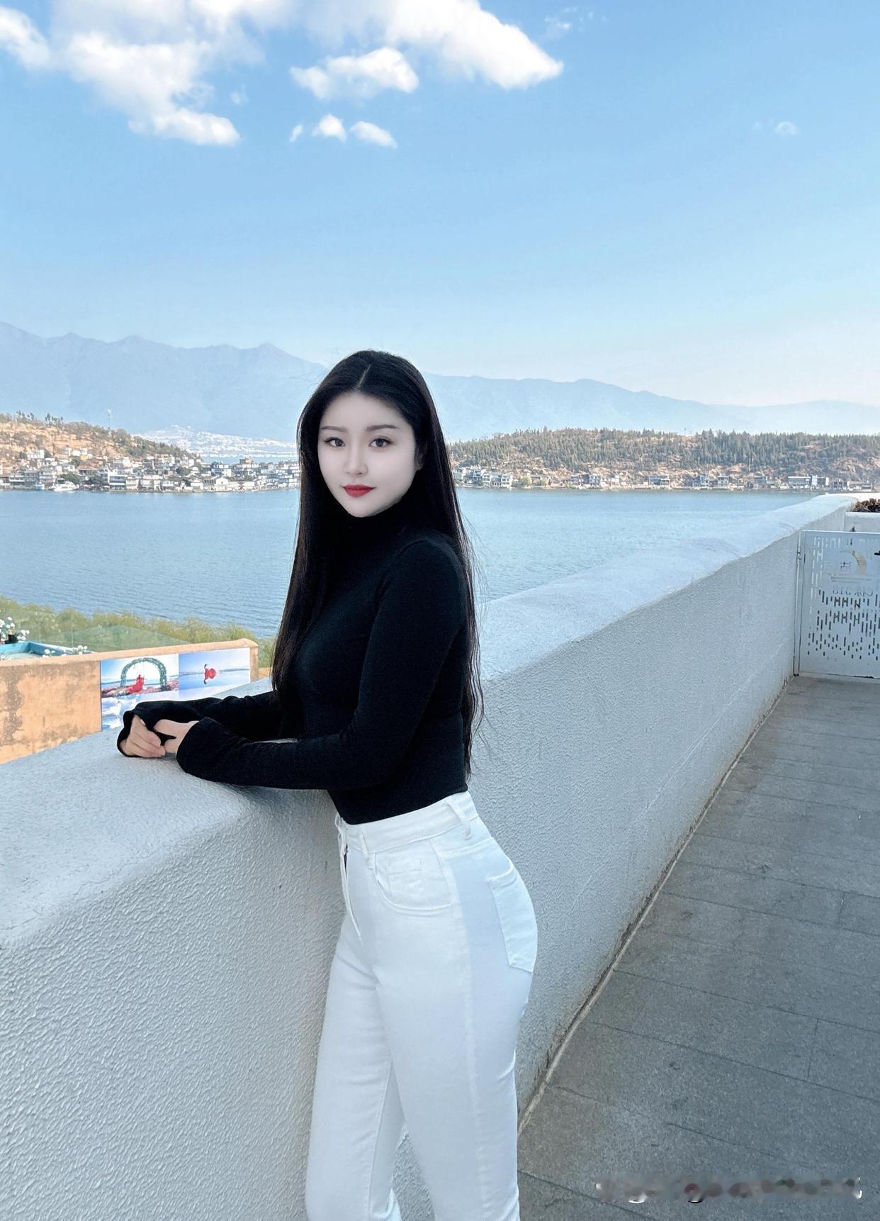 海边漫步真的太美妙了！我就有过在海口荣山寮村海边漫步的难忘经历。2026年女神节