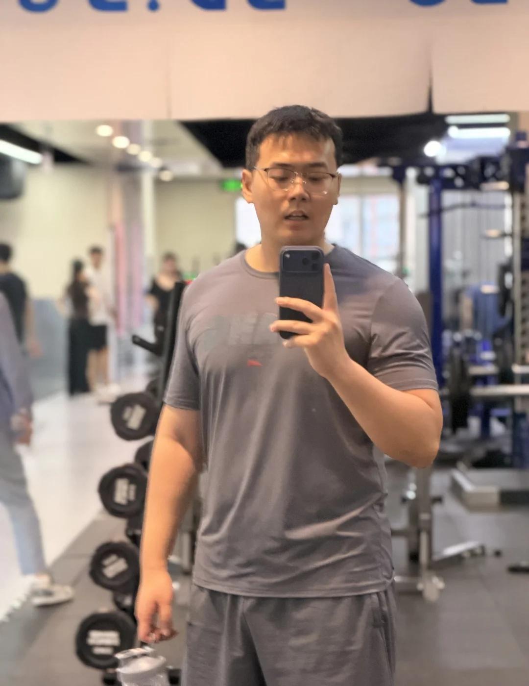 继续打卡
健身毫无训练痕迹