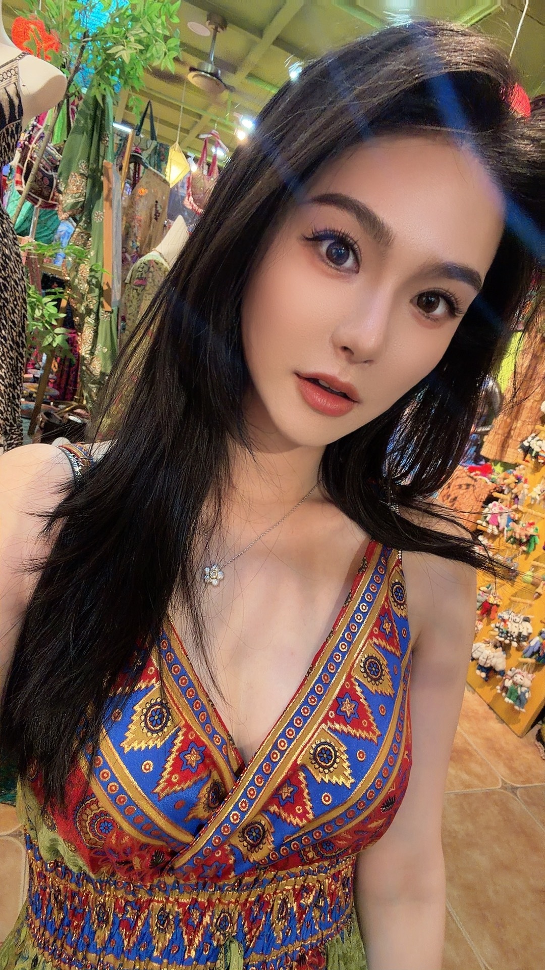 选1选2还是选3？没错，我在新疆！我就是古丽热巴豆！ 喀什