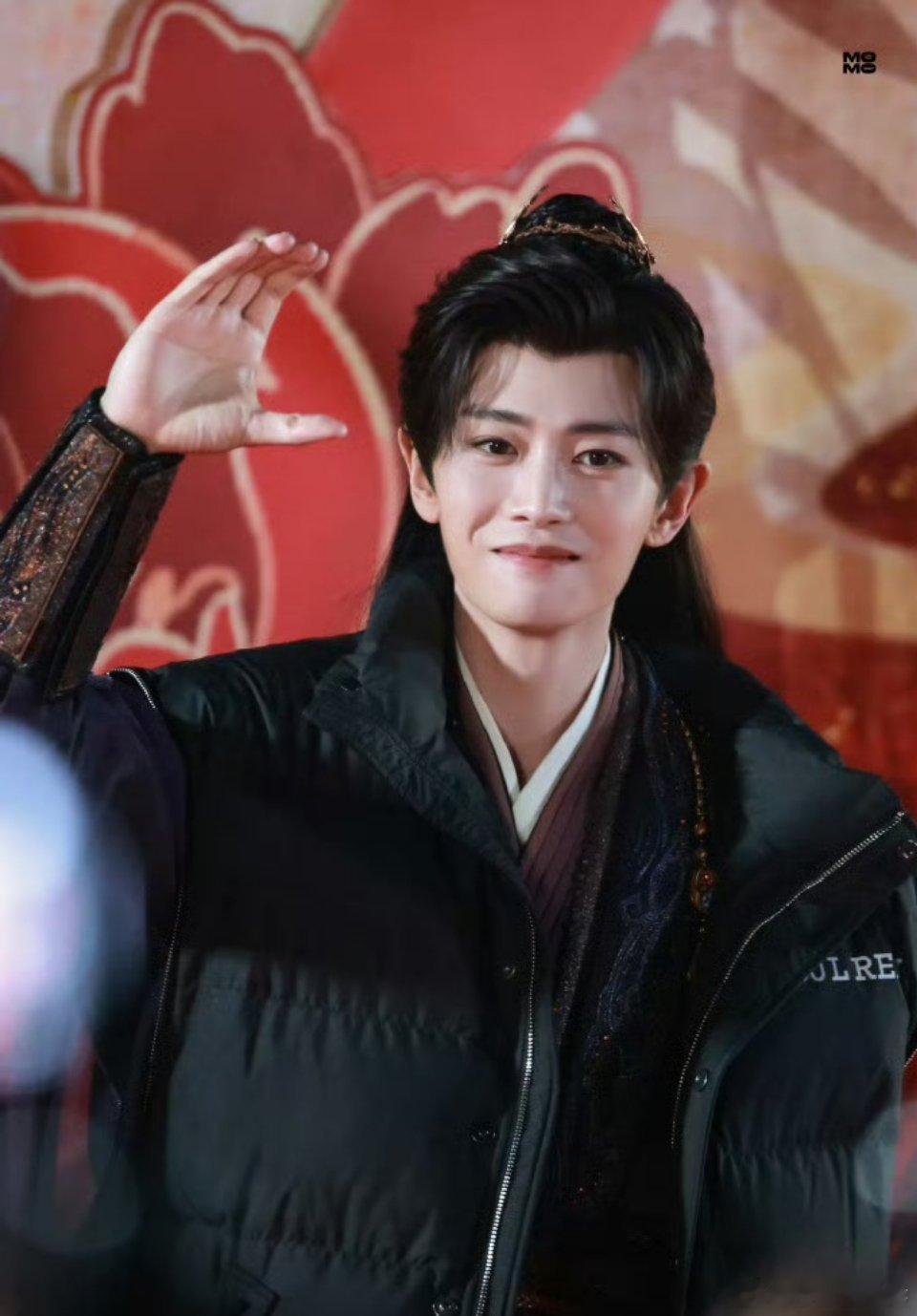 2025春晚期待任嘉伦的精彩表现 