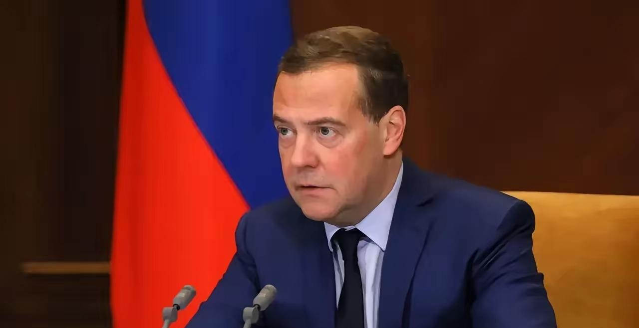 又开喷了！
梅德韦杰夫把泽连斯基骂惨了！
 
俄罗斯的“狠人”梅德韦杰夫又开骂了