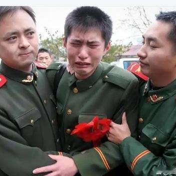 一别二十年，拳脚是思念，拥抱是初心！这才是刻进骨子里的战友情
 
泪目了！吉林长