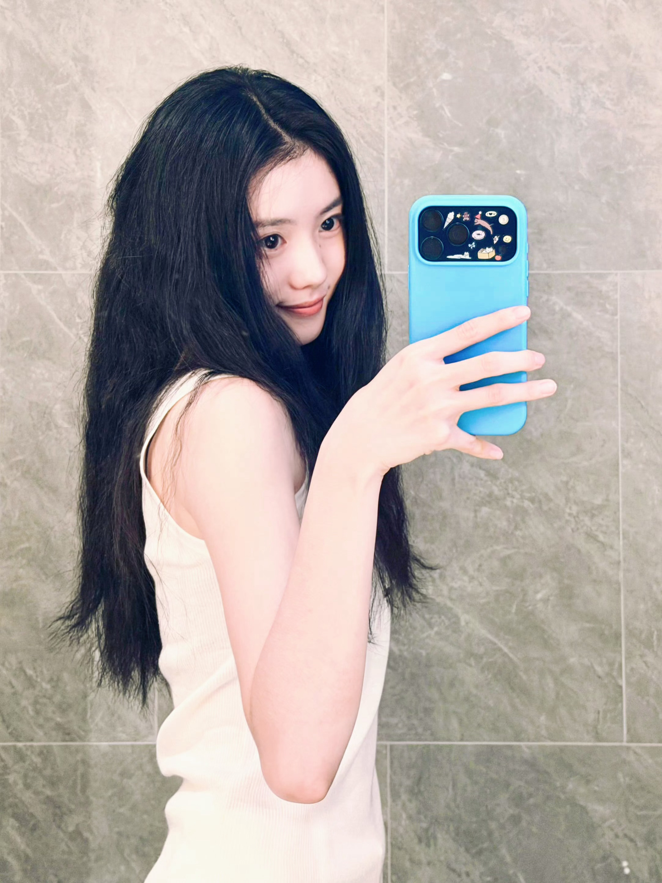 存儿就是很迪士尼童话系长相的一人儿 完全就是小姐与流浪汉里的丽滴….. 
