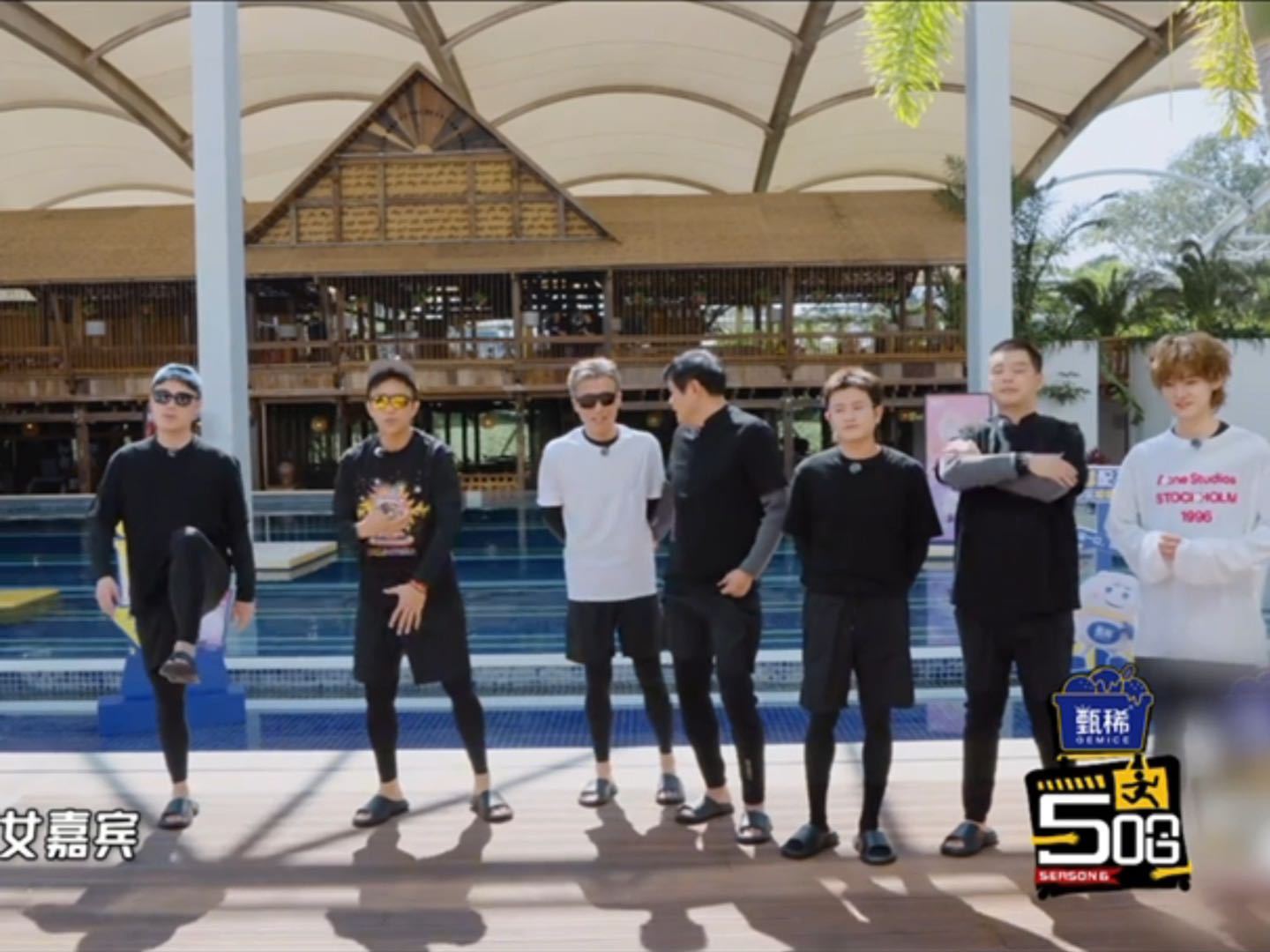 邓超自己发的弹幕吧邓超说看到很多要女嘉宾的弹幕哈哈哈哈哈 谁能想到，五哈团许愿的