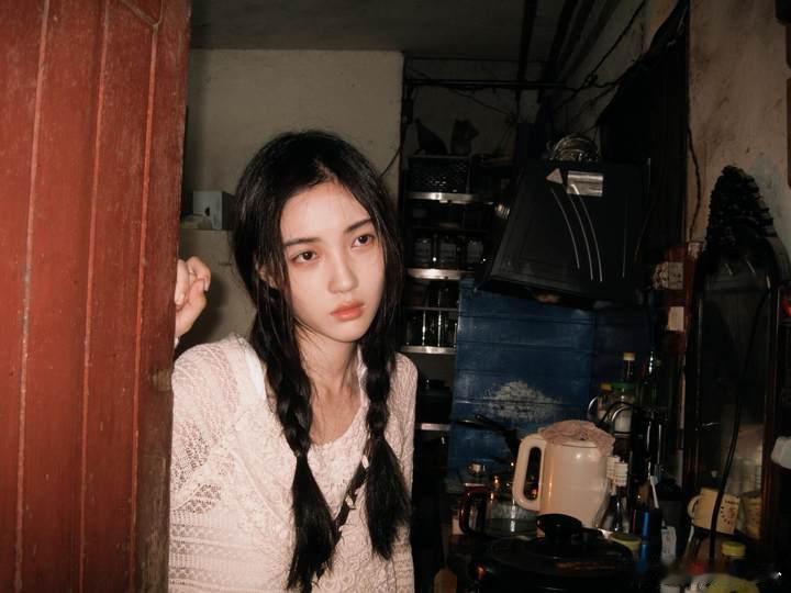 于正说赵嘉敏丝芭合约结束合约结束是新的起点，赵嘉敏这些年在影视圈稳步前行，《墨雨