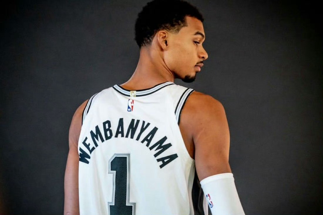 我想说 明天文班亚马 来狠狠的虐我们把来个吊炸天的数据 争夺一下今年常规MVP 