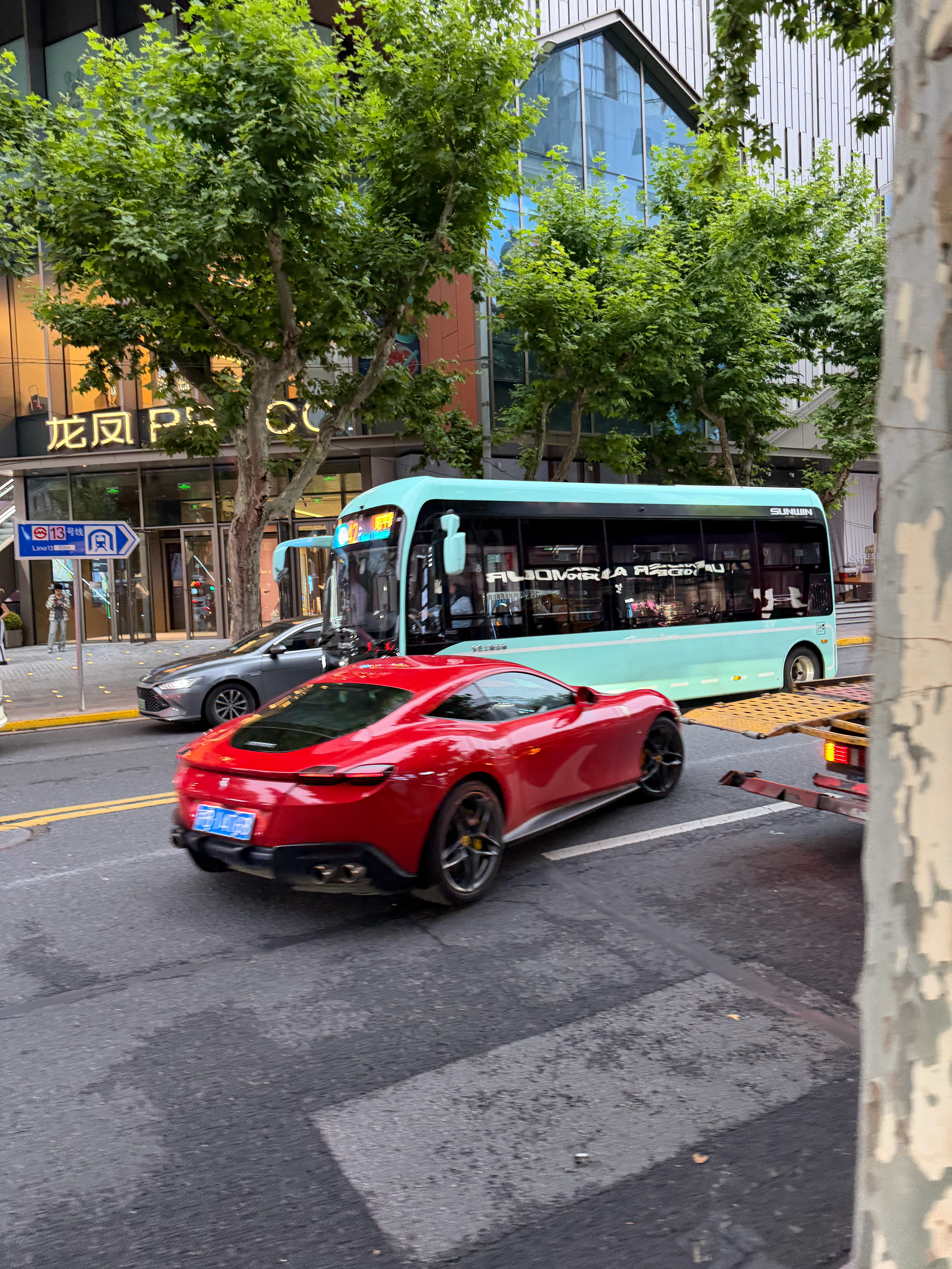 只能说最近上海市区确实有点无聊Spyder RS还是很少见的 