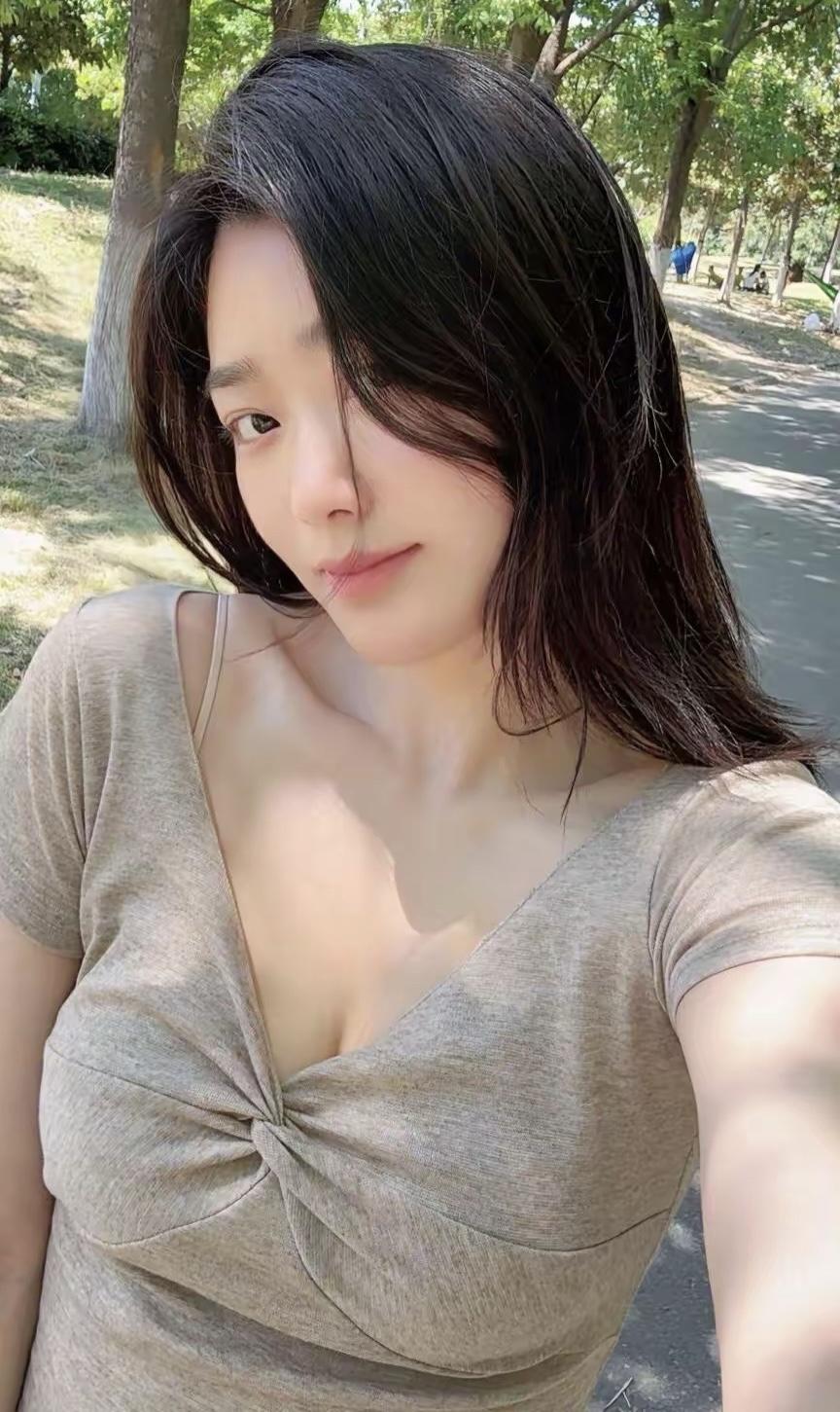 那些，从不给男人花钱的女人
最后，男人们竟然都
离不开这些女人，越宠越惯！
这恰