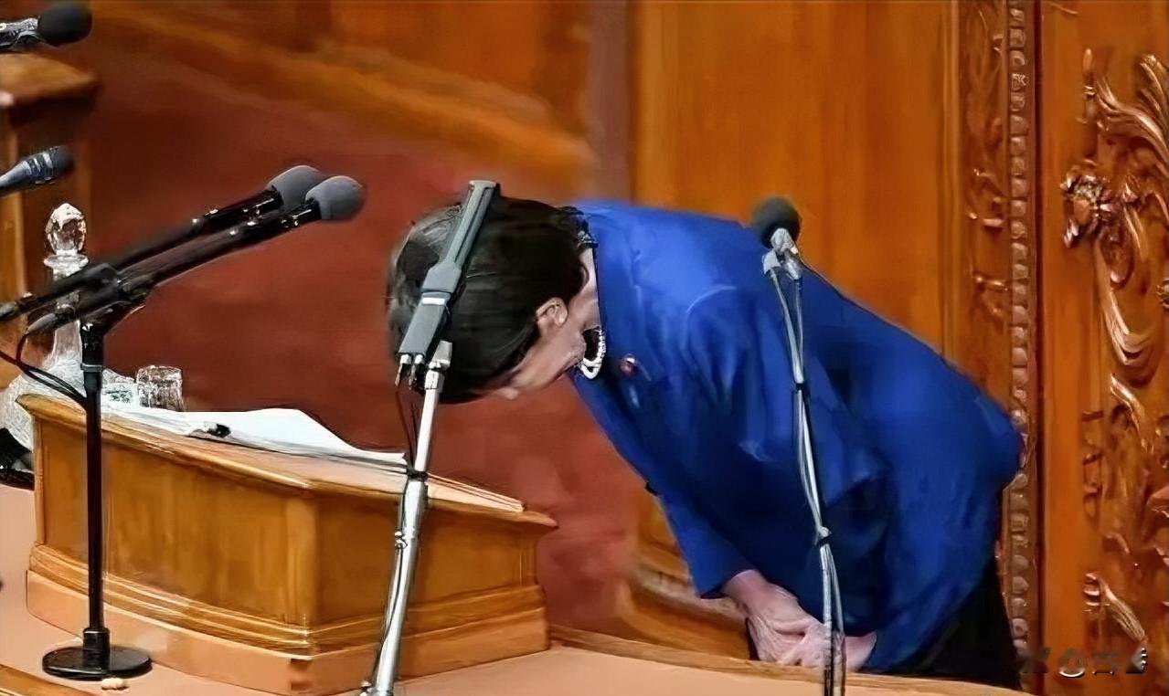 报应来了！

高市早苗拜鬼后许下的新年愿望，渴望中日关系得以扭转，结果就等来了禁