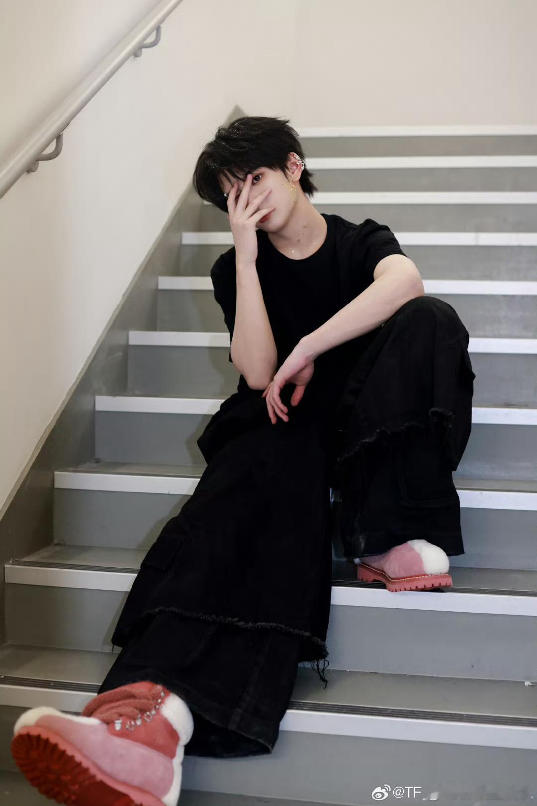 穆祉丞穆祉丞荣耀之战后晒照呜呜呜呜呜我们恩仔发文感谢粉丝了穆祉丞发文感谢粉丝