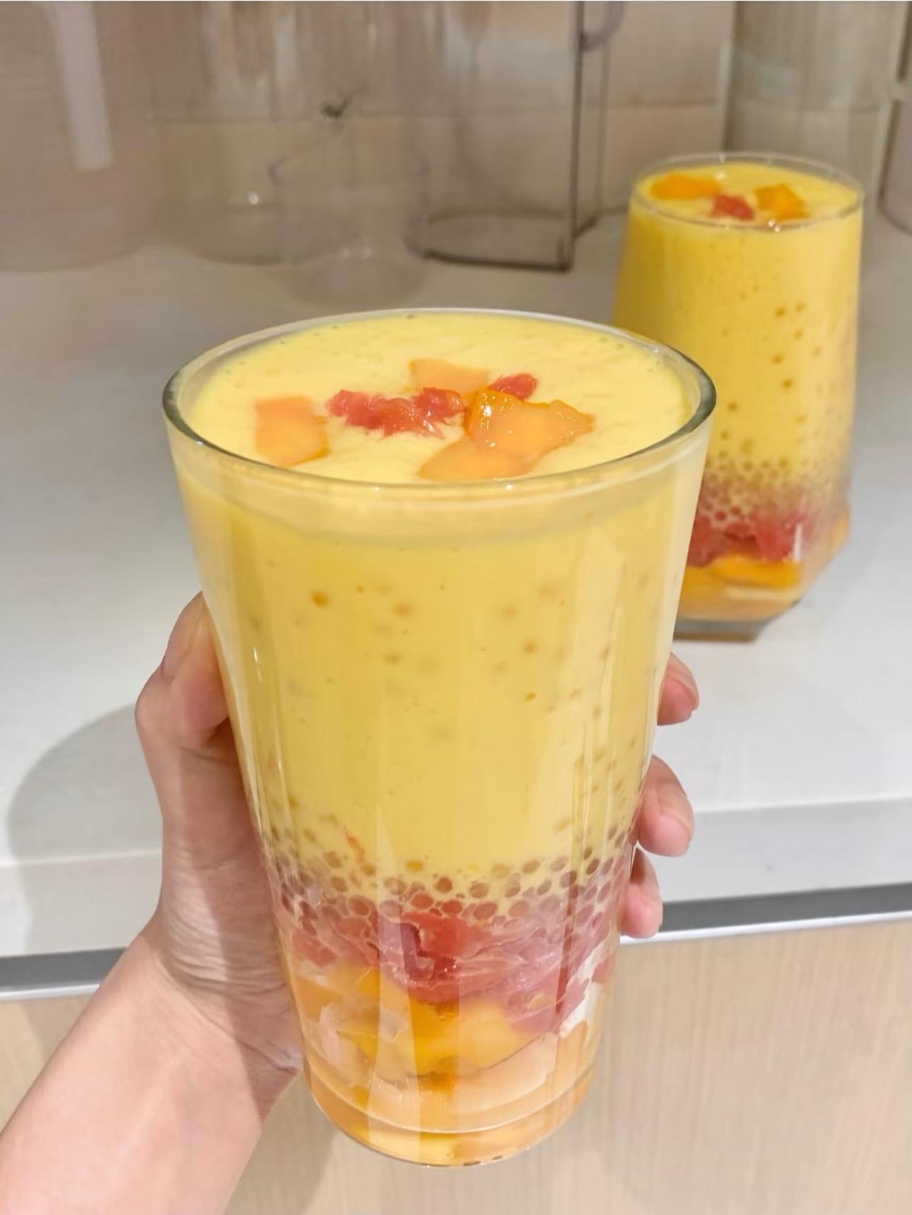 夏日必不可少的饮品，冰凉杨枝甘露，真的很爱这个配方。