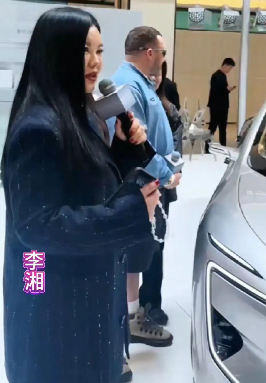 李湘为什么那么有钱？一个月伙食费都要60万，吃的这么好，难怪她越来越胖了。越来越