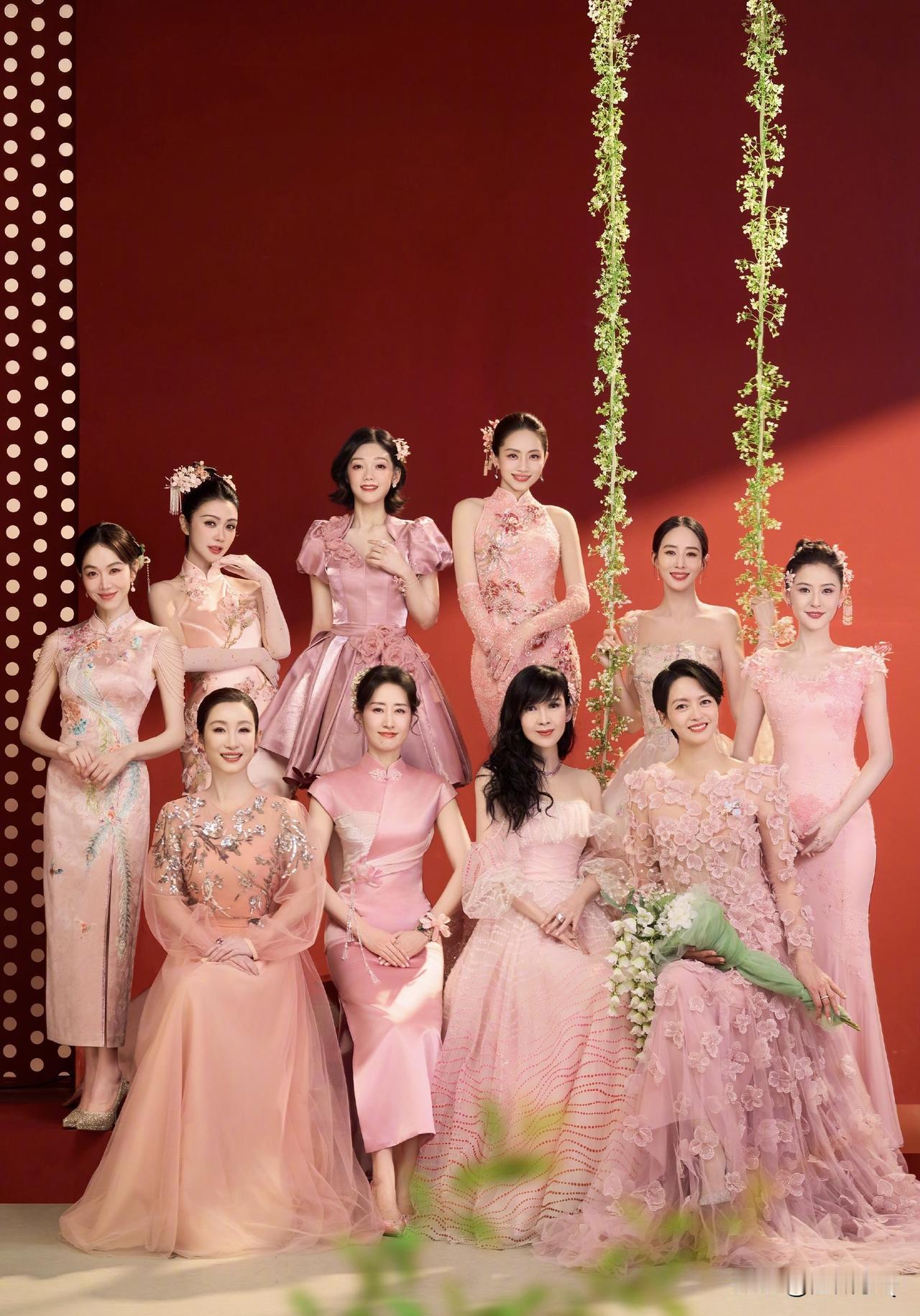 10位女星一起表演春晚节目，汇集港台陆老中青，说实在年龄跨度之大，粉色并不是所有