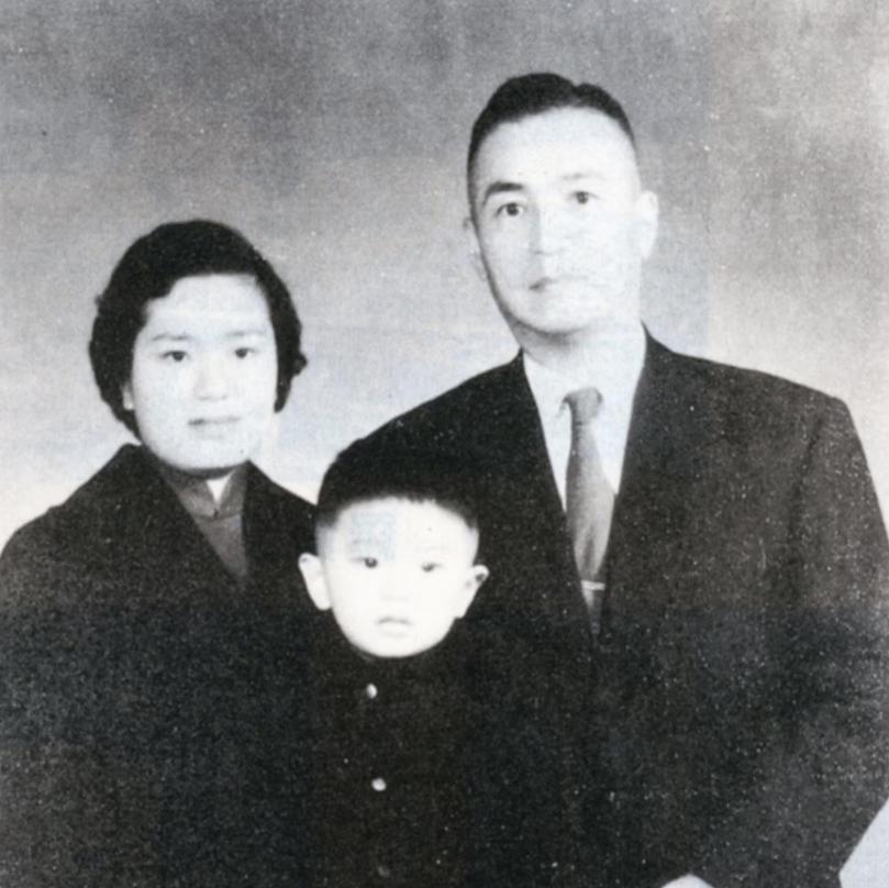 50年代，叛徒蔡孝乾与小姨子马雯娟和儿子的一张留影，马雯娟是蔡孝乾夫人马惠玲的妹