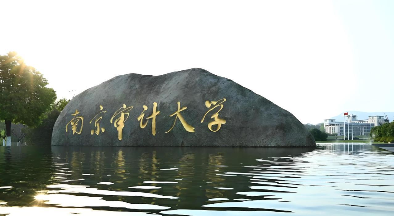 【学校开除≠免予行政处罚，偷拍者仍需承担治安违法责任】
 
大家好，我是周兆成律