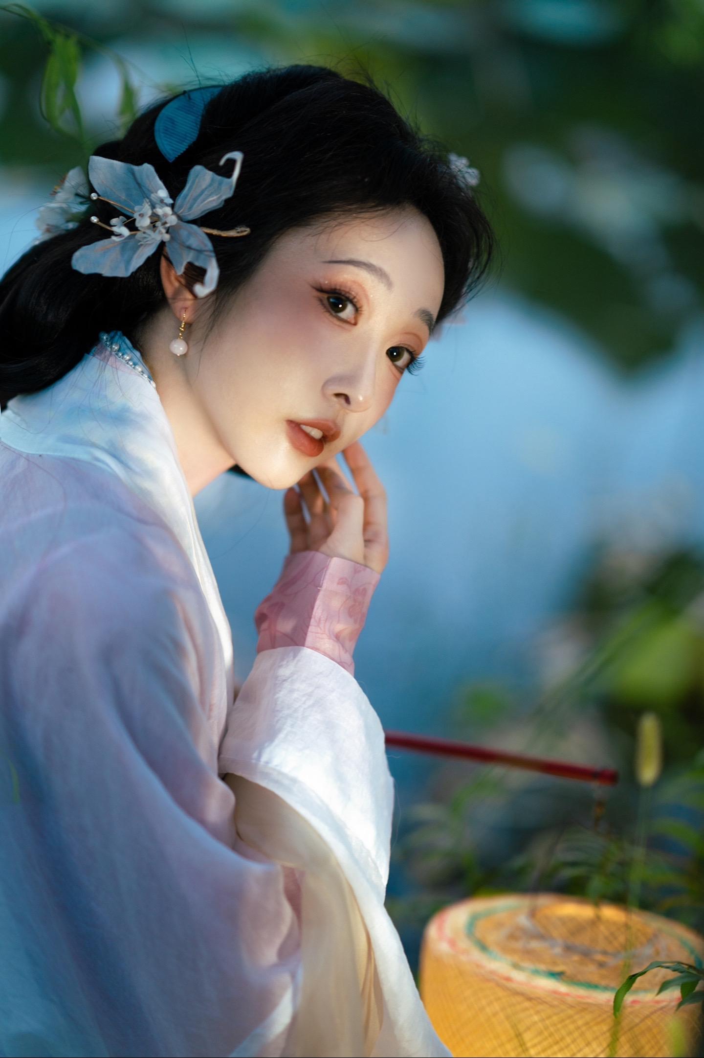 “这个妹妹我好像见过...”
