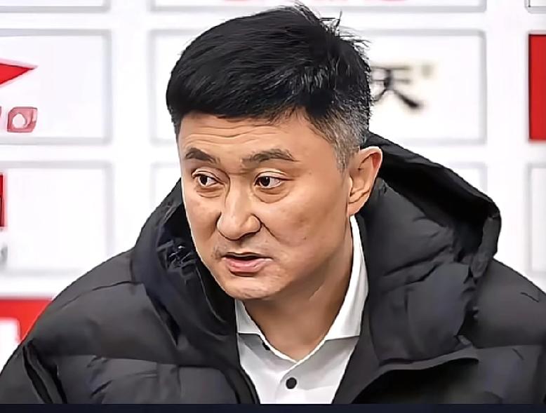 杜锋输球被球迷偷家，他的位置特别稳，他根本没有走仕途

广东队昨晚输球，杜锋说打