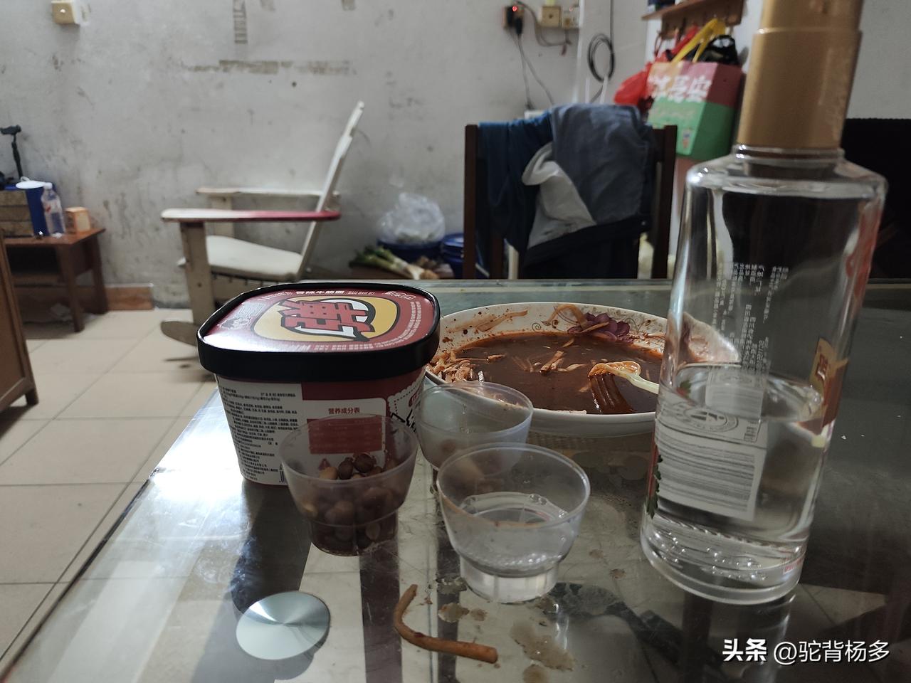 新年生活图鉴正月十五元宵节过了，正式上班了，也加班了，我的夜宵也开始吃泡面了。