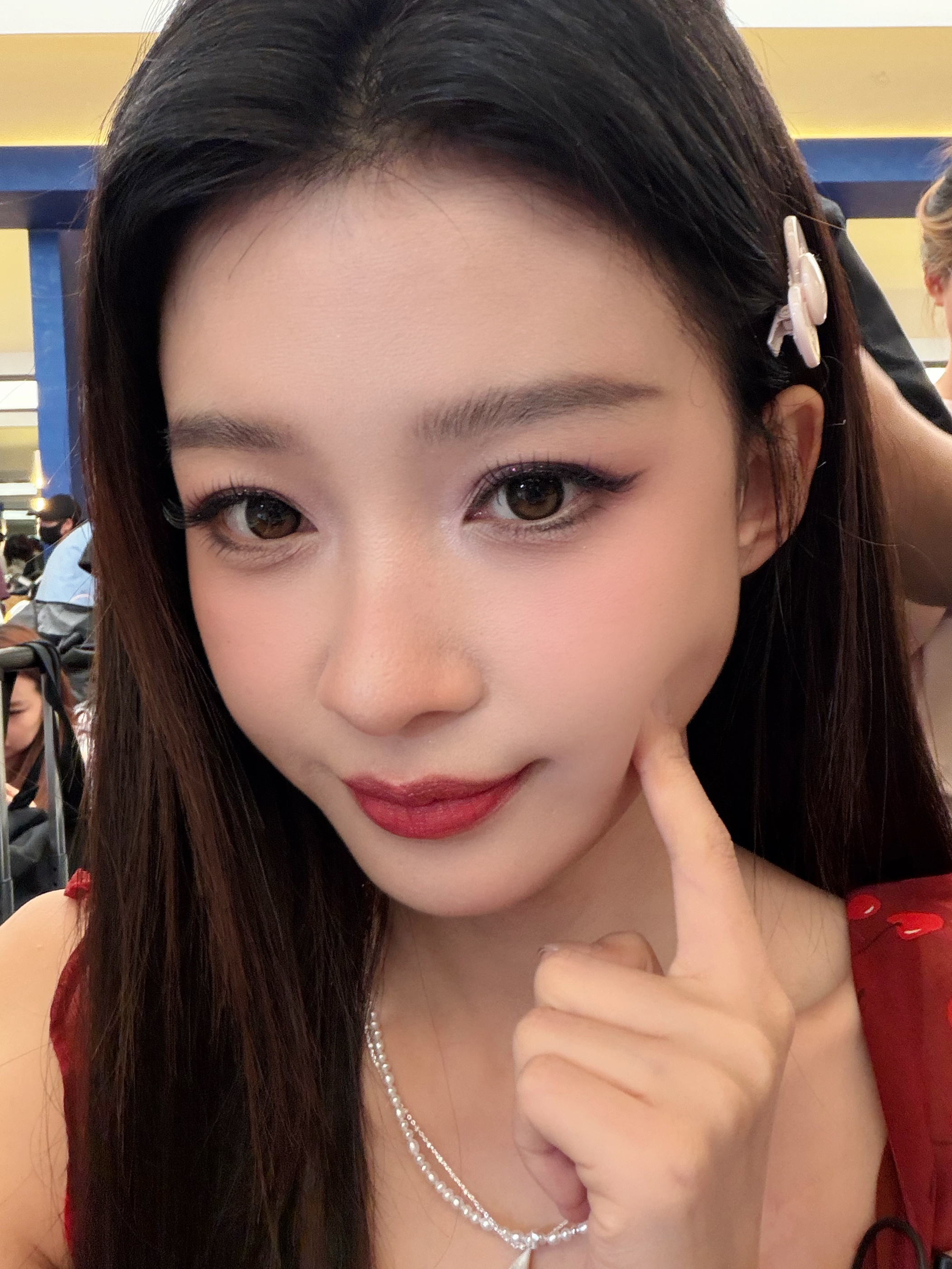 孙怡感谢刘宇 闭环了家人们！五年前的加油，五年后的护航，祝孙怡在浪姐一路顺利，舞