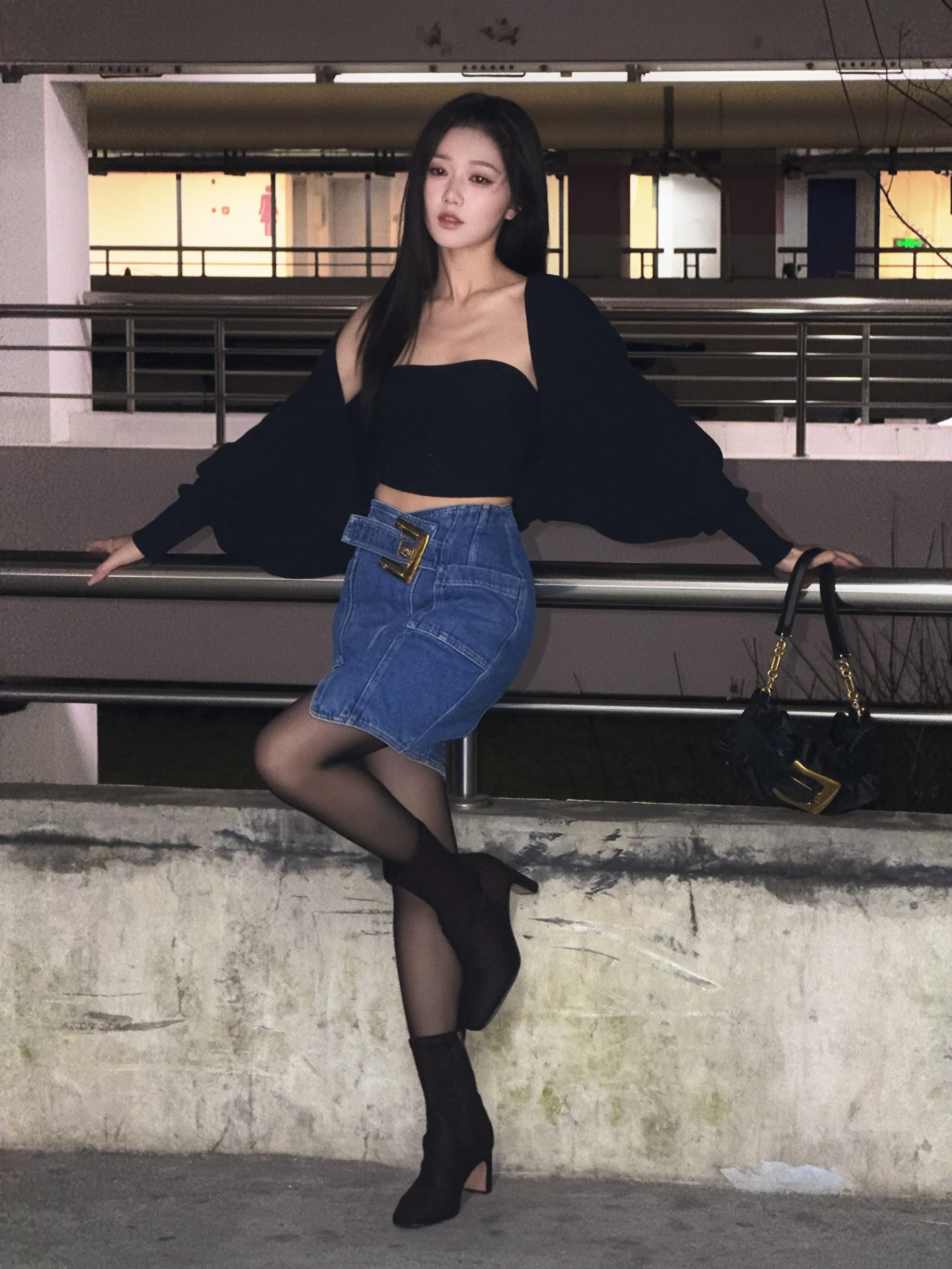 岳雨婷现状其实这事也就是尴尬了点儿，有啥的，起码让更多人知道她了，掌声，嘘声都胜