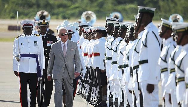 查尔斯抵达加勒比海岛国巴哈马

英国国王查尔斯三世抵达英联邦成员国巴哈马，开始为
