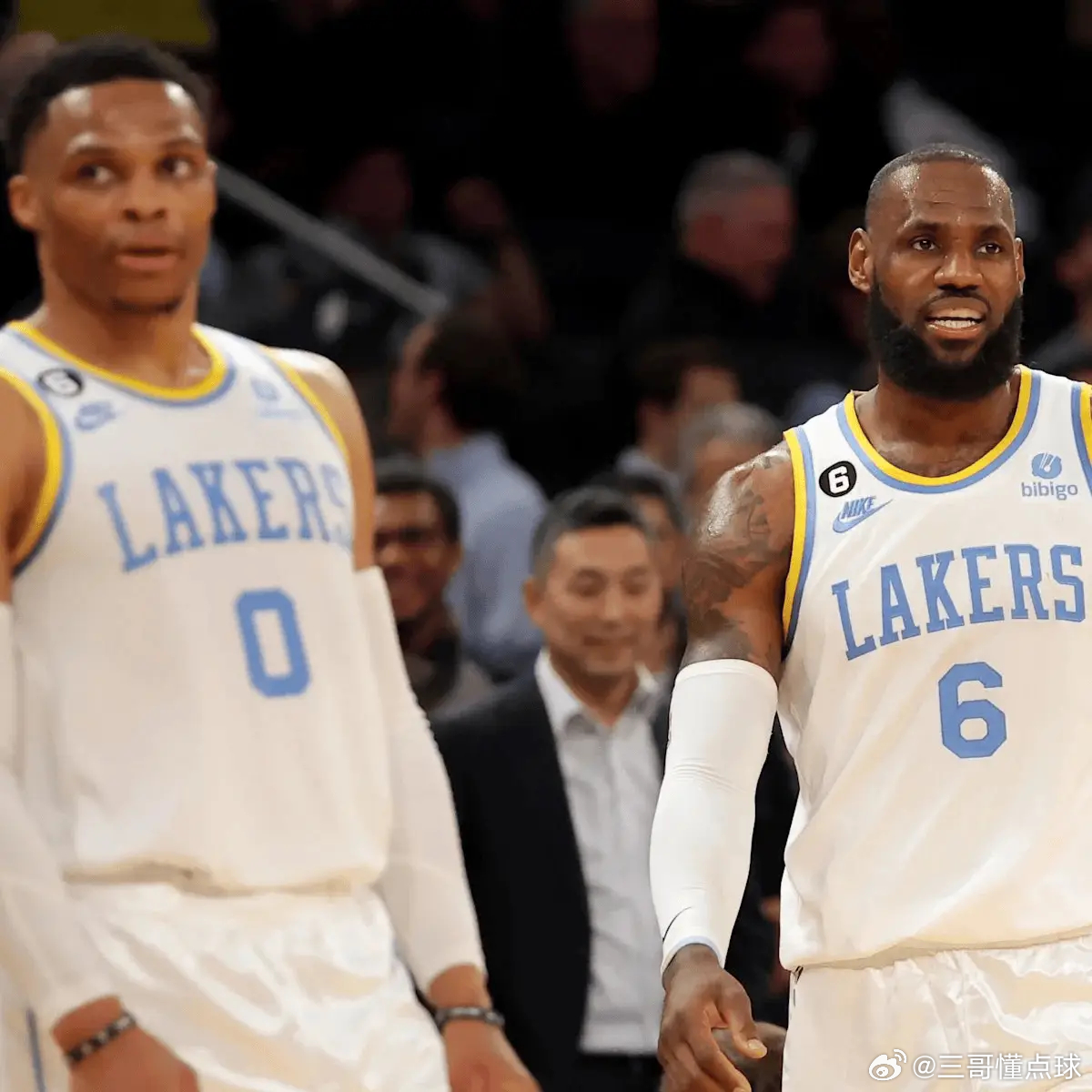 美记爆料威少厌烦詹姆斯的众多因素：言行不一、假装看书等威少在湖人效力期间对勒布朗