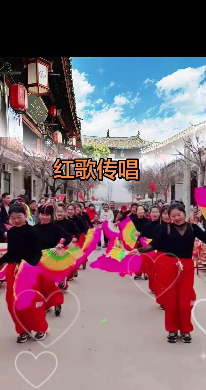 欢歌跃舞庆盛世。重温经典《毛主席来到咱农庄》，满是回忆，舞步里满是难忘的岁月情怀