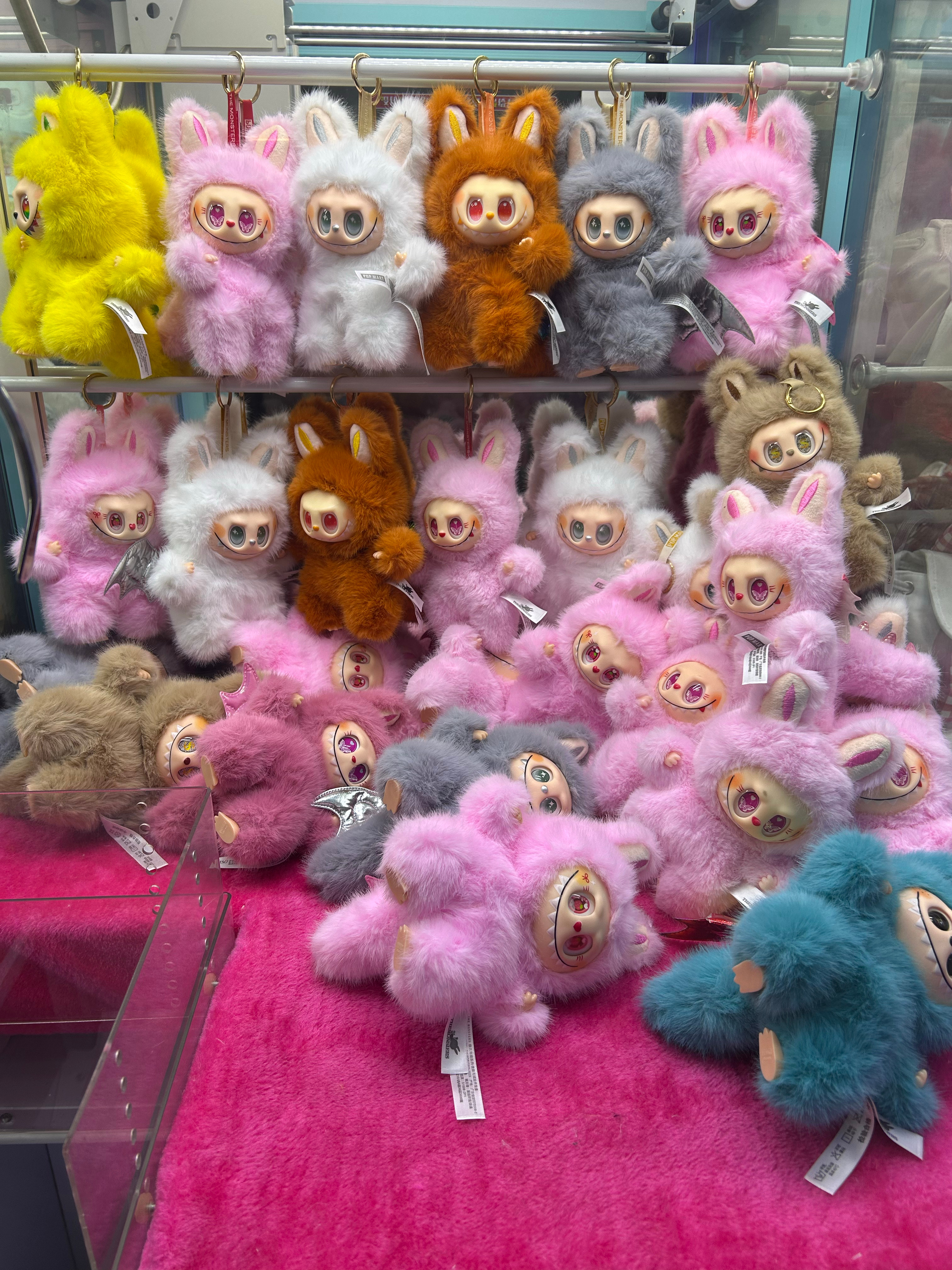 几个月前爆火的labubu，如今已经烂大街了…… 