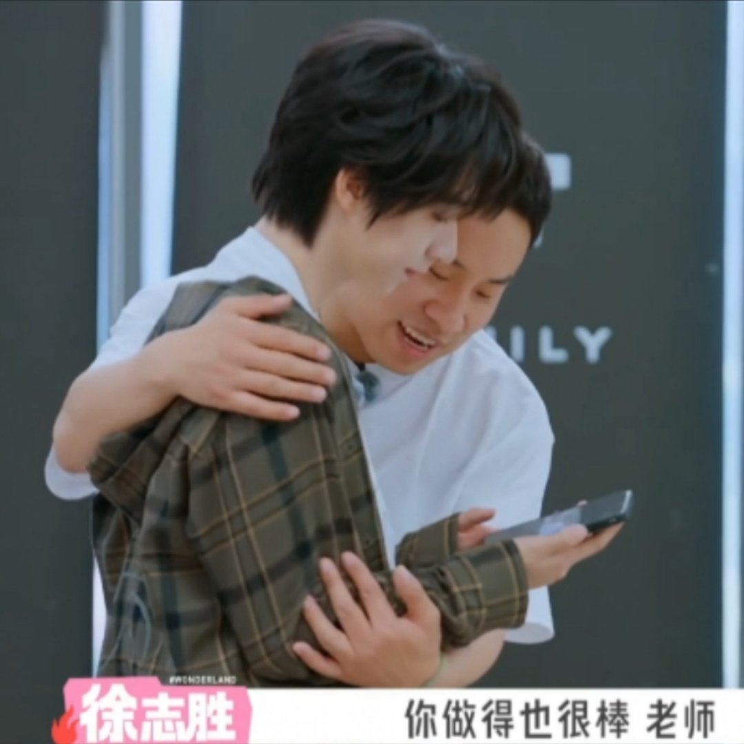 兔蹲下这个抱的方式能直接端走的 