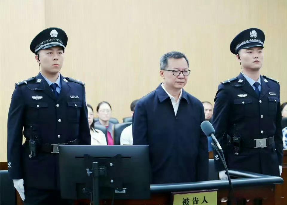 李刚受贿1.02亿余元二十年贪1.02亿，终究败给"悔罪券"