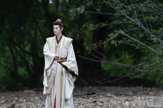 三部剧拼拼凑凑看完了琅琊王的一生靠着三部剧拼拼凑凑看完了琅琊王的一生咱们就是说也