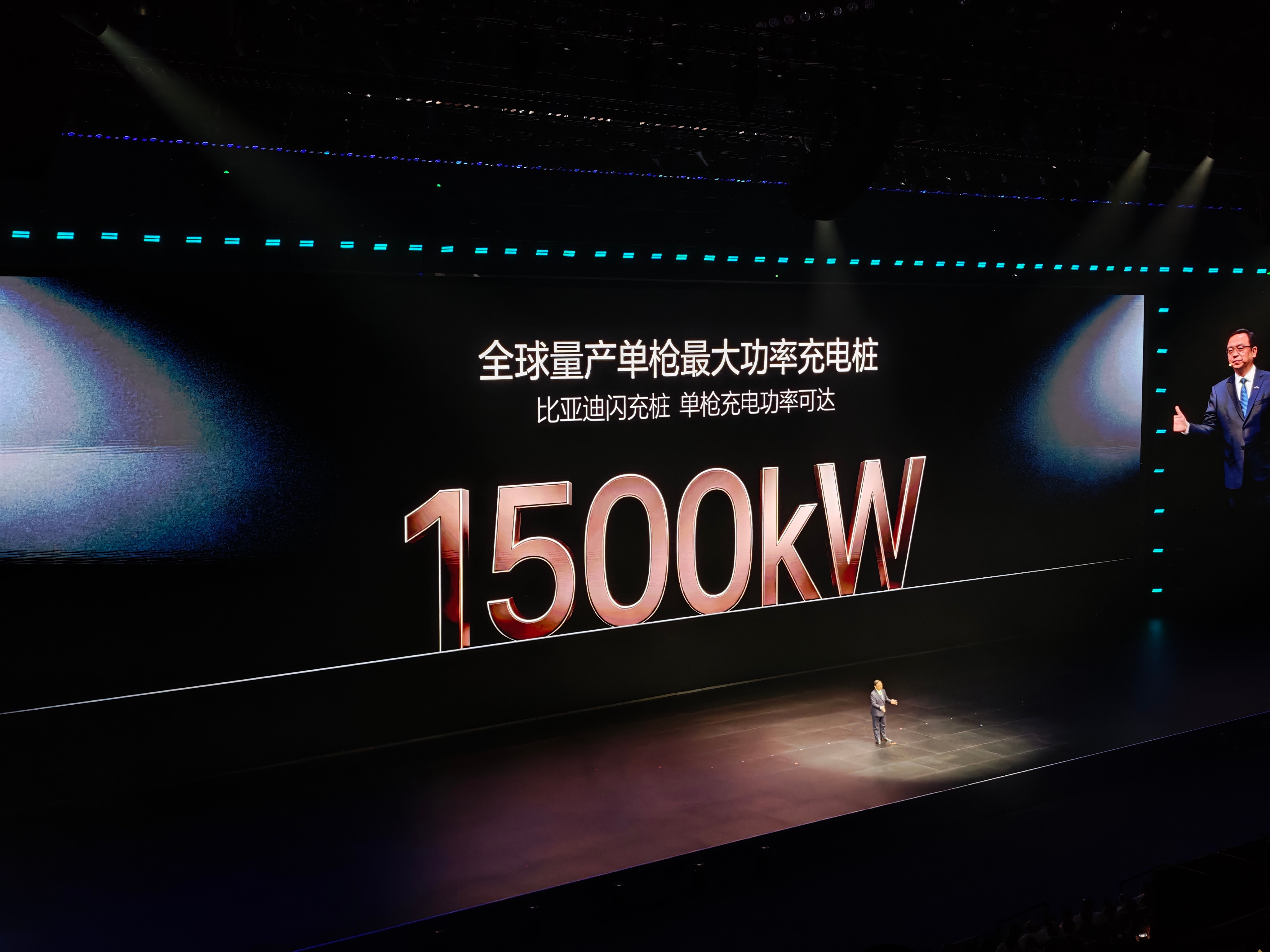 二代刀片首发搭载了10款车型，覆盖了10万到100万，兆瓦闪充桩也干到了1.5兆